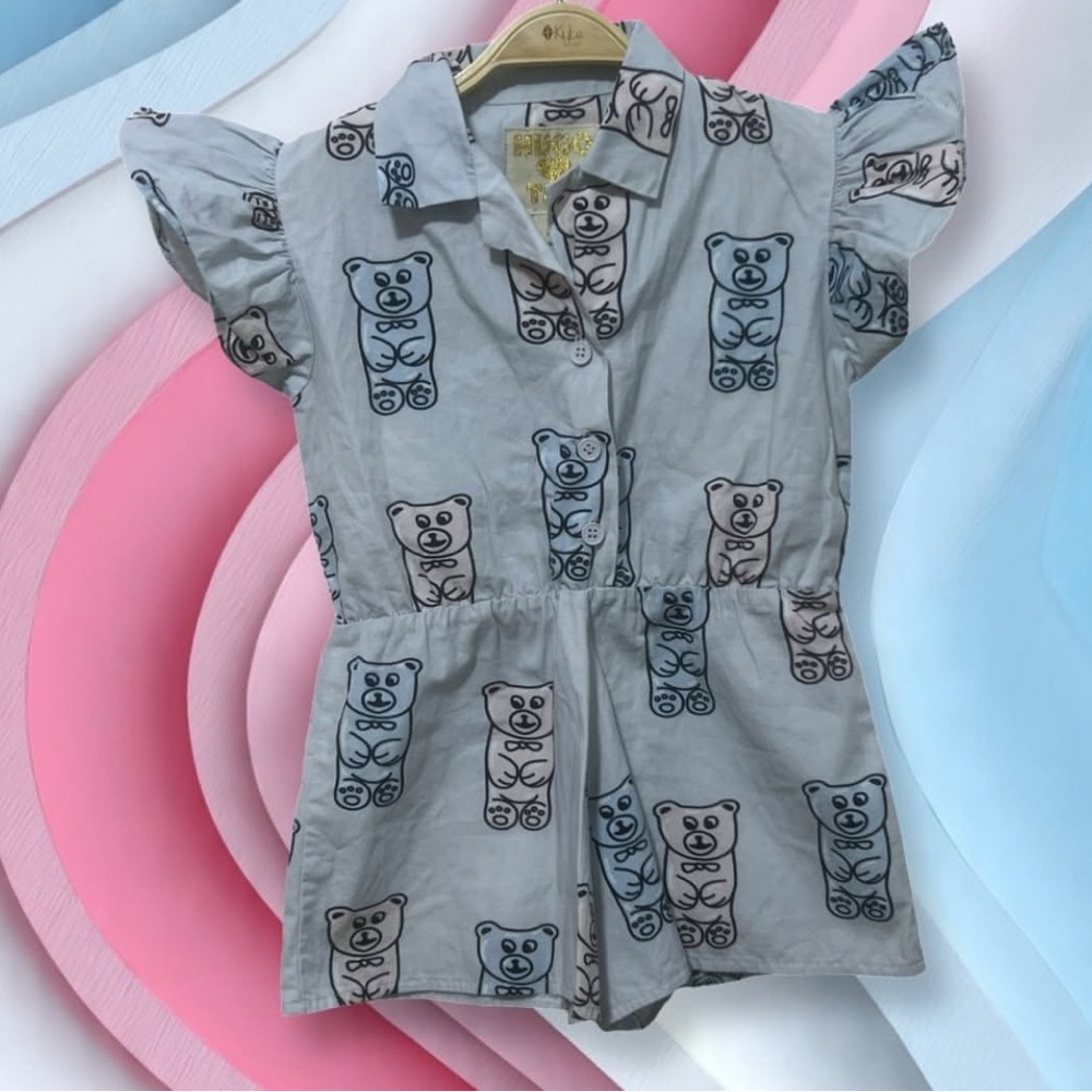 Hugo Loves Tiki Gummy Bear Romper 
Great condition 
4T
Blue